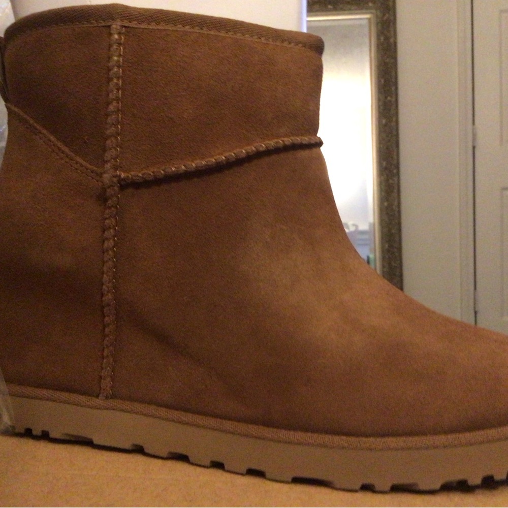 Ugg hidden wedge  boot